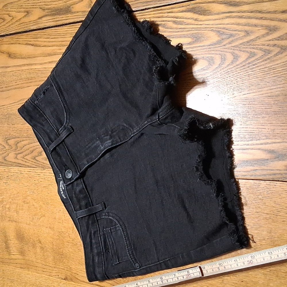 JUST BLACK DENIM JEAN SHORTS Womens 26 BLACK Denim Preowned Used RAW HEM